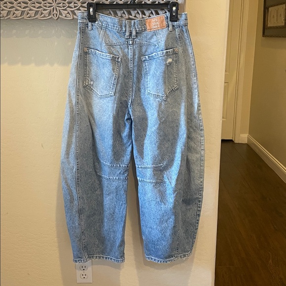 FREE PEOPLE Good Luck Mid-Rise Barrel Jeans! - Picture 10 of 12
